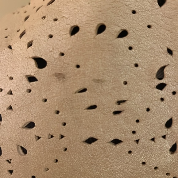 This pretty gold leather jacket will look stunning dressed up or dressed down. - Picture 3 of 4